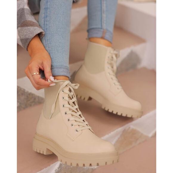 Vetaste Women’s Lug Sole Lace Up Ankle Boots Chunky Block Heel Combat White SZ 9 - Picture 3 of 7